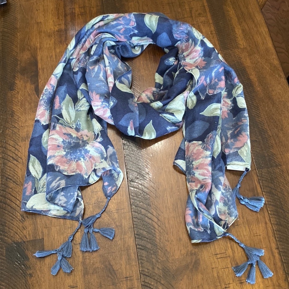 Cato Scarf 🧣